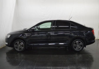Подержанный автомобиль Skoda Rapid Liftback 2016 года (8 фото)