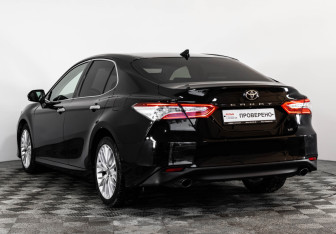 Подержанный автомобиль Toyota Camry Sedan 2019 года (10 фото)
