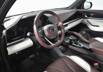 Подержанный автомобиль Geely Monjaro 2023 года (9 фото)