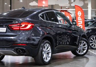 Подержанный автомобиль BMW X6 2016 года (9 фото)