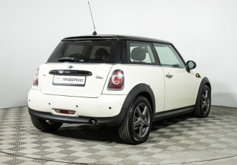 Подержанный автомобиль MINI Hatch 2011 года (5 фото)