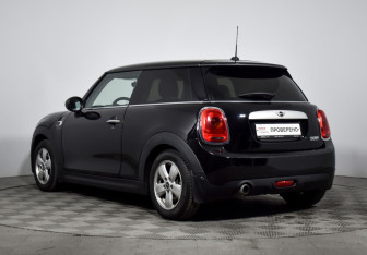 Подержанный автомобиль MINI Hatch 2014 года (7 фото)