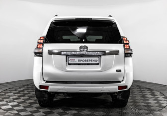 Подержанный автомобиль Toyota Land Cruiser Prado 2016 года (8 фото)