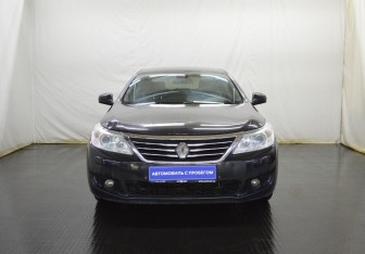 Подержанный автомобиль Renault Latitude 2010 года (2 фото)