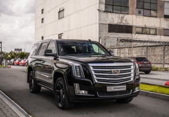 Подержанный автомобиль Cadillac Escalade Suv 2016 года (5 фото)