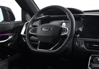 Подержанный автомобиль Geely Tugella 2022 года (15 фото)