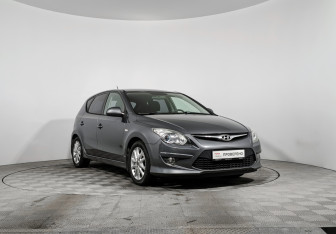 Подержанный автомобиль Hyundai i30 Hatchback 2011 года (3 фото)
