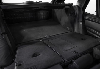 Подержанный автомобиль BMW X5 2005 года (25 фото)