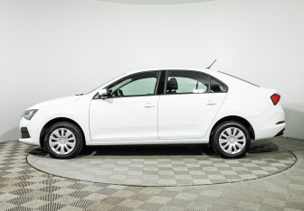 Подержанный автомобиль Skoda Rapid Liftback 2021 года (8 фото)