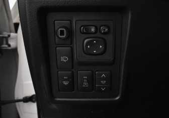 Подержанный автомобиль Toyota Land Cruiser Prado 2010 года (19 фото)