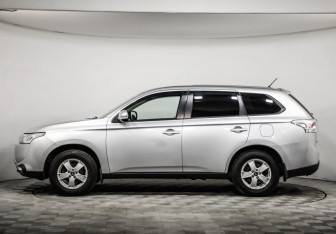 Подержанный автомобиль Mitsubishi Outlander 2013 года (8 фото)