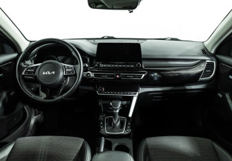 Подержанный автомобиль Kia Seltos 2022 года (13 фото)