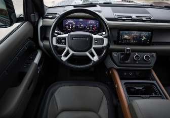 Подержанный автомобиль Land Rover Defender Suv 2021 года (12 фото)
