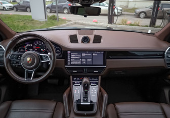 Подержанный автомобиль Porsche Cayenne 2019 года (11 фото)