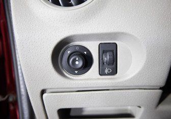 Подержанный автомобиль Citroen C3 Hatchback 2003 года (15 фото)