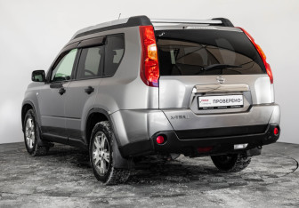 Подержанный автомобиль Nissan X-Trail 2010 года (7 фото)
