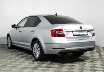 Подержанный автомобиль Skoda Octavia Liftback 2017 года (7 фото)