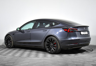 Подержанный автомобиль Tesla Model 3 2023 года (7 фото)