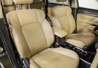 Подержанный автомобиль Mitsubishi Outlander 2020 года (23 фото)
