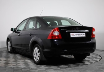 Подержанный автомобиль Ford Focus Sedan 2009 года (7 фото)