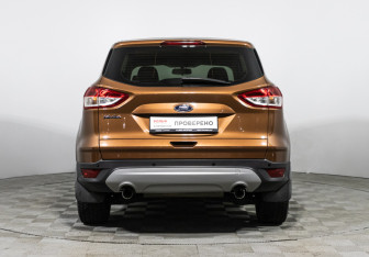 Подержанный автомобиль Ford Kuga 2016 года (6 фото)