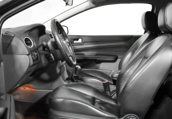 Подержанный автомобиль Ford Focus Hatchback 2006 года (10 фото)