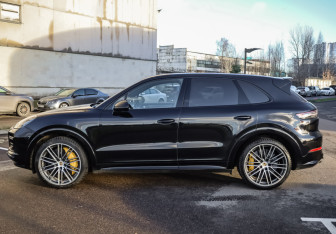 Подержанный автомобиль Porsche Cayenne 2021 года (9 фото)
