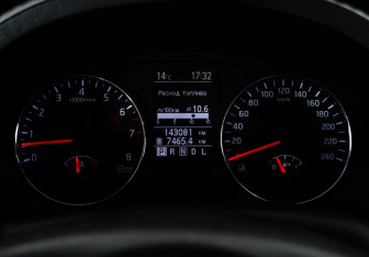Подержанный автомобиль Nissan X-Trail 2012 года (20 фото)
