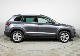 Подержанный автомобиль Skoda Karoq 2020 года (4 фото)