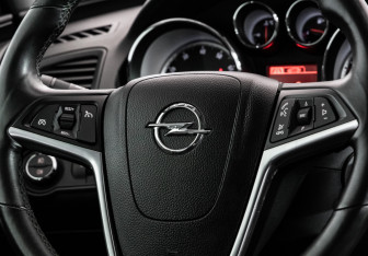 Подержанный автомобиль Opel Insignia Liftback 2012 года (11 фото)