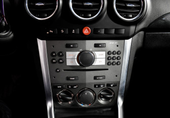 Подержанный автомобиль Opel Antara 2013 года (16 фото)