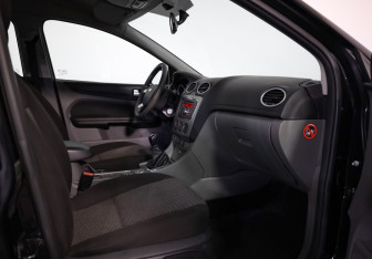 Подержанный автомобиль Ford Focus Hatchback 2011 года (20 фото)