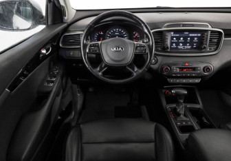 Подержанный автомобиль Kia Sorento 2018 года (11 фото)