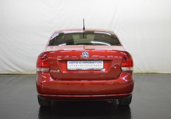 Подержанный автомобиль Volkswagen Polo Sedan 2013 года (6 фото)