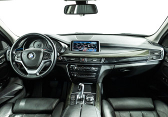 Подержанный автомобиль BMW X5 2015 года (13 фото)