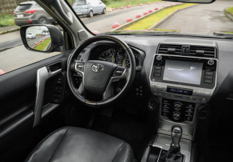 Подержанный автомобиль Toyota Land Cruiser Prado 2018 года (13 фото)