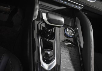 Подержанный автомобиль Geely Monjaro 2024 года (22 фото)