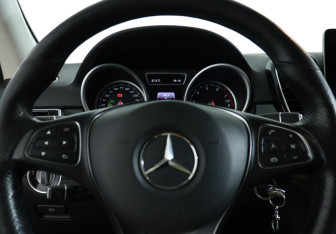 Подержанный автомобиль Mercedes-Benz GLE 2016 года (17 фото)