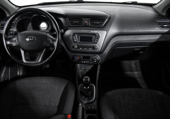 Подержанный автомобиль Kia Rio Sedan 2013 года (15 фото)