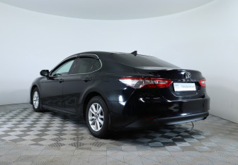 Подержанный автомобиль Toyota Camry Sedan 2019 года (8 фото)