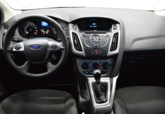 Подержанный автомобиль Ford Focus Sedan 2013 года (14 фото)