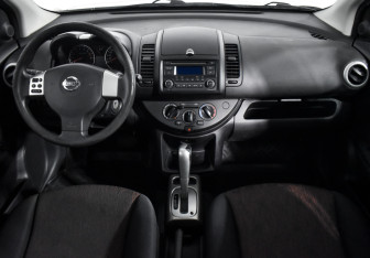 Подержанный автомобиль Nissan Note 2011 года (15 фото)
