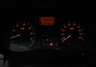 Подержанный автомобиль Renault Logan Sedan 2006 года (12 фото)