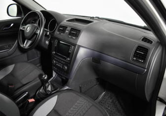 Подержанный автомобиль Skoda Yeti 2017 года (12 фото)