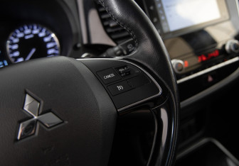 Подержанный автомобиль Mitsubishi Outlander 2020 года (20 фото)