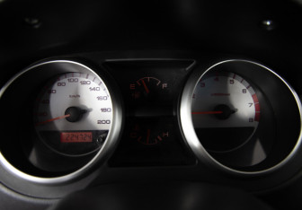 Подержанный автомобиль Suzuki Ignis 2006 года (13 фото)