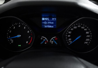 Подержанный автомобиль Ford Focus Hatchback 2013 года (18 фото)