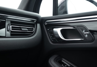 Подержанный автомобиль Porsche Macan 2021 года (28 фото)