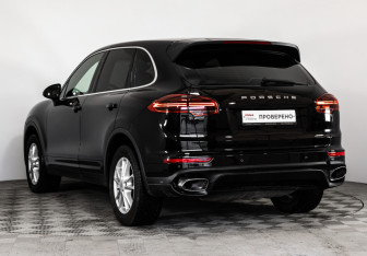 Подержанный автомобиль Porsche Cayenne 2015 года (8 фото)