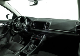 Подержанный автомобиль Skoda Karoq 2021 года (10 фото)